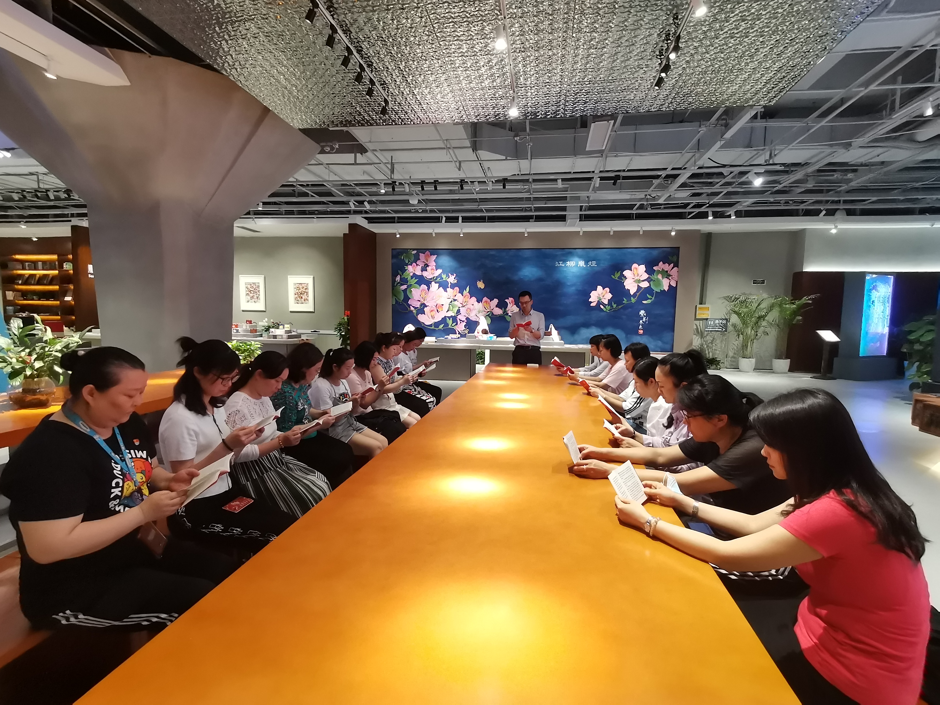 2021年5月11日五星三黨支部、樂和店黨支部聯(lián)合開展黨史“走學微課堂”2.jpg
